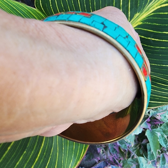 Vintage cross inlay brass bangle - Picture 3 of 5